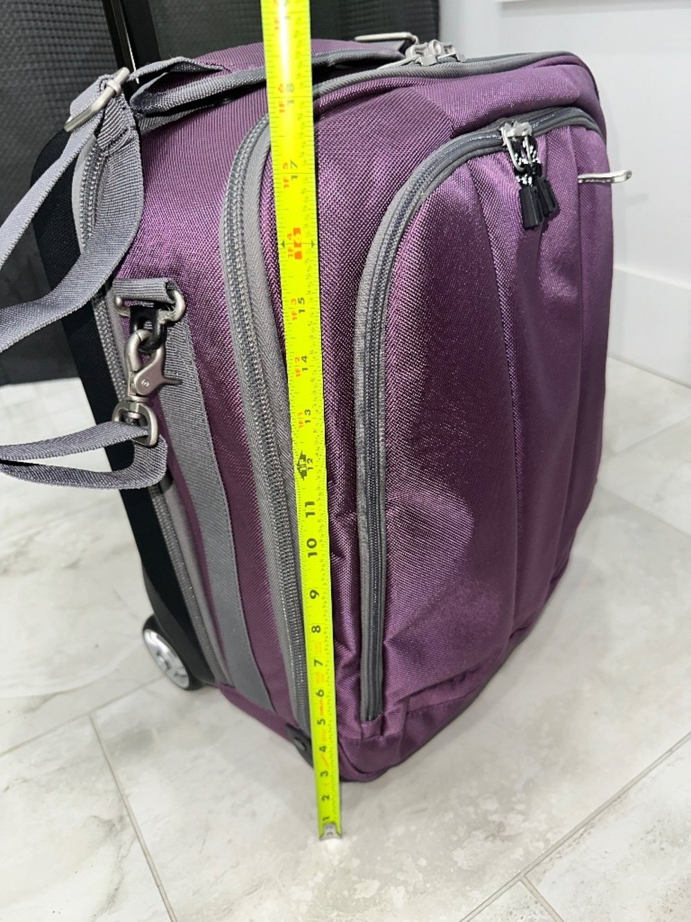 EUC eBags Mobile Office/Carry On Rolling Bag in Eggplant Purple - Picture 6 of 16